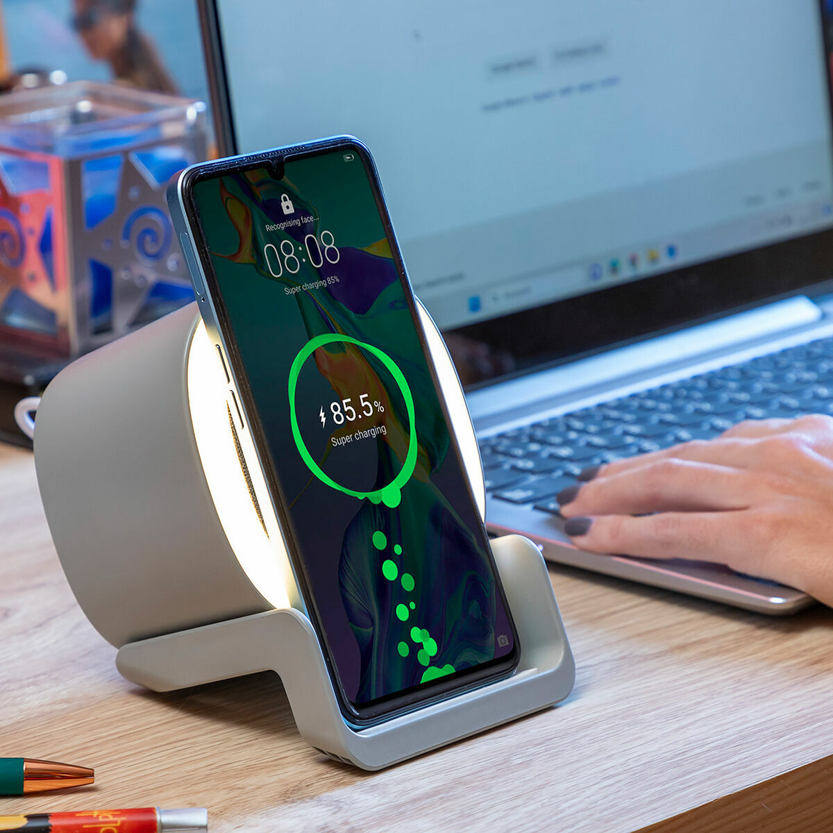 Innovagoods Wireless Speaker-Charger With Led Souwis Innovagoods