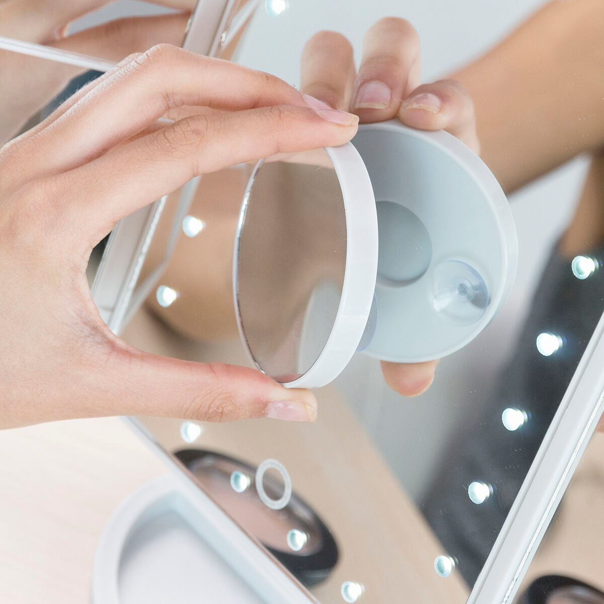 Innovagoods Magnifying Mirror With Led 4-In-1 Ledflect Innovagoods