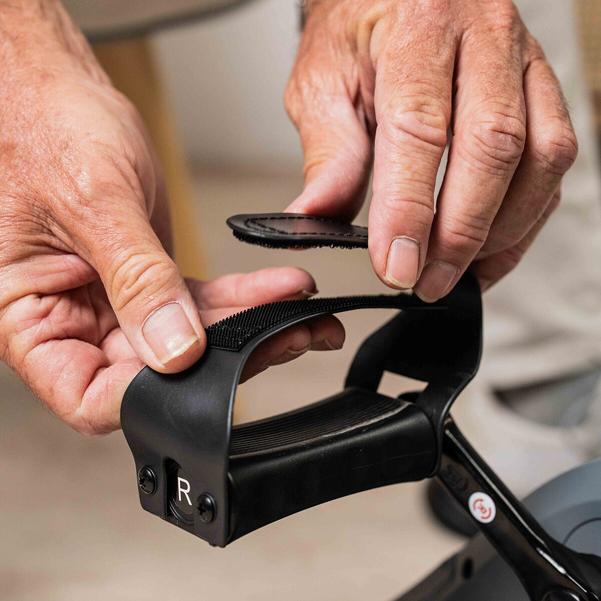 Innovagoods Electric Assisted Pedaler For Arms And Legs With Mat And Remote Control Velora 3000 Innovagoods